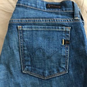 Capri denim jeans